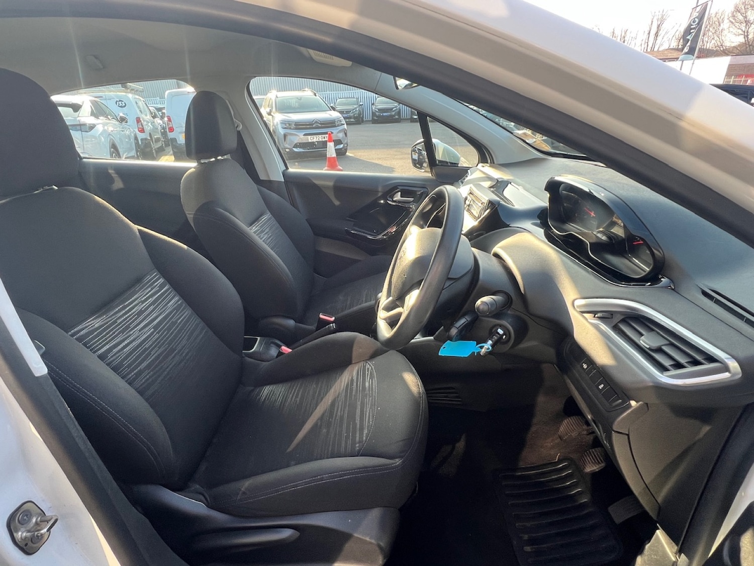 Used Peugeot 208 2013 for sale - 77755647: Photo 10