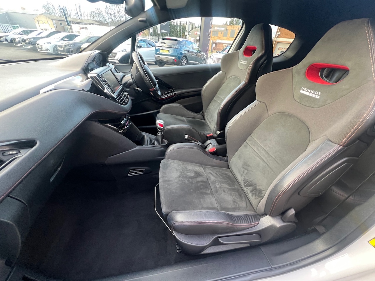 Used Peugeot 208 2015 for sale - 76691439: Photo 14