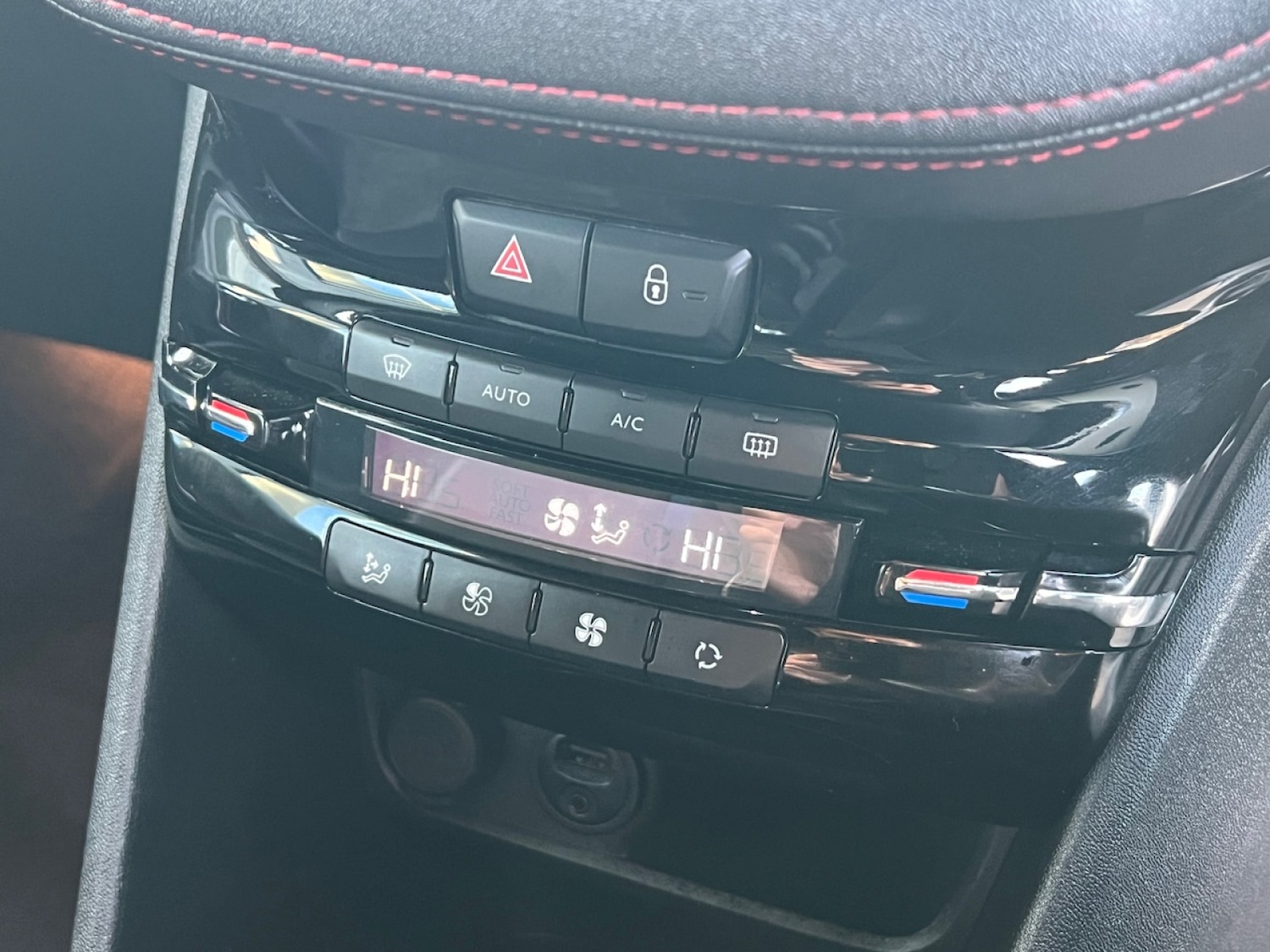 Used Peugeot 208 2015 for sale - 76691439: Photo 25