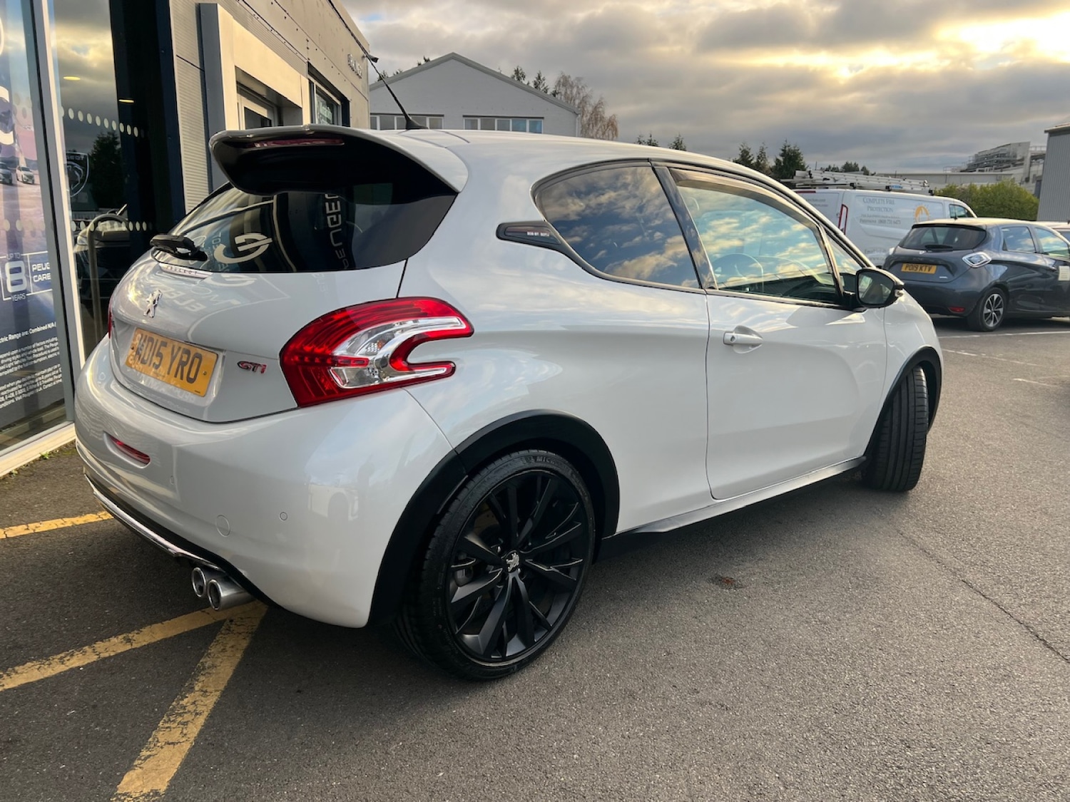 Used Peugeot 208 2015 for sale - 76691439: Photo 5