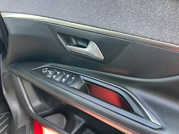 Used Peugeot 3008 2018 for sale - 76037856: Photo 4
