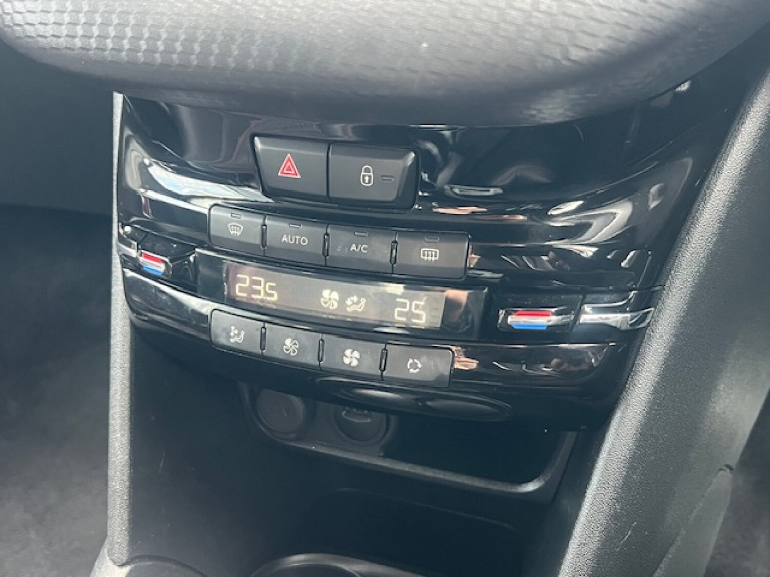 Used Peugeot 208 2019 for sale - 76265666: Photo 23