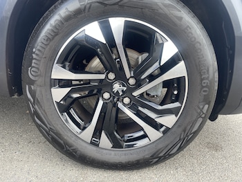 Used Peugeot 2008 2023 for sale - 77979013: Photo