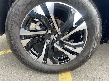 Used Peugeot 2008 2023 for sale - 77979013: Photo