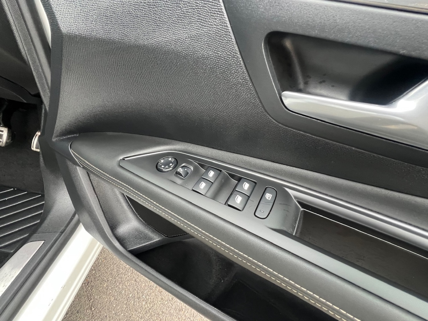 Used Peugeot 3008 2020 for sale - 76104146: Photo 8