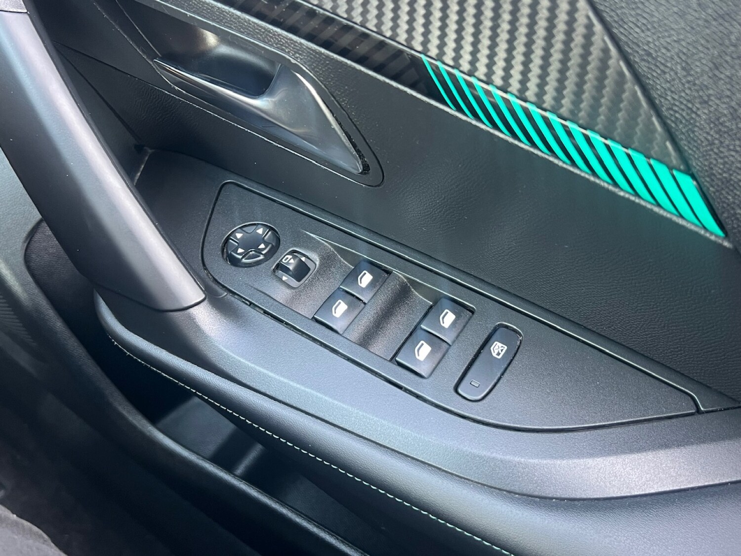 Used Peugeot 2008 2021 for sale - 75946757: Photo 17