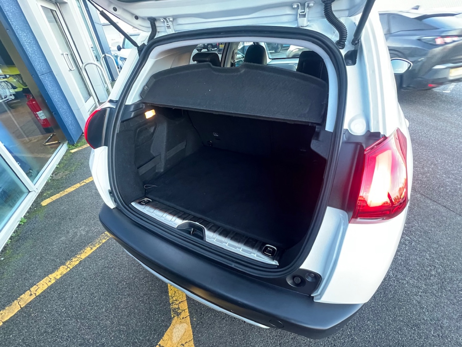 Used Peugeot 2008 2018 for sale - 77178190: Photo 9