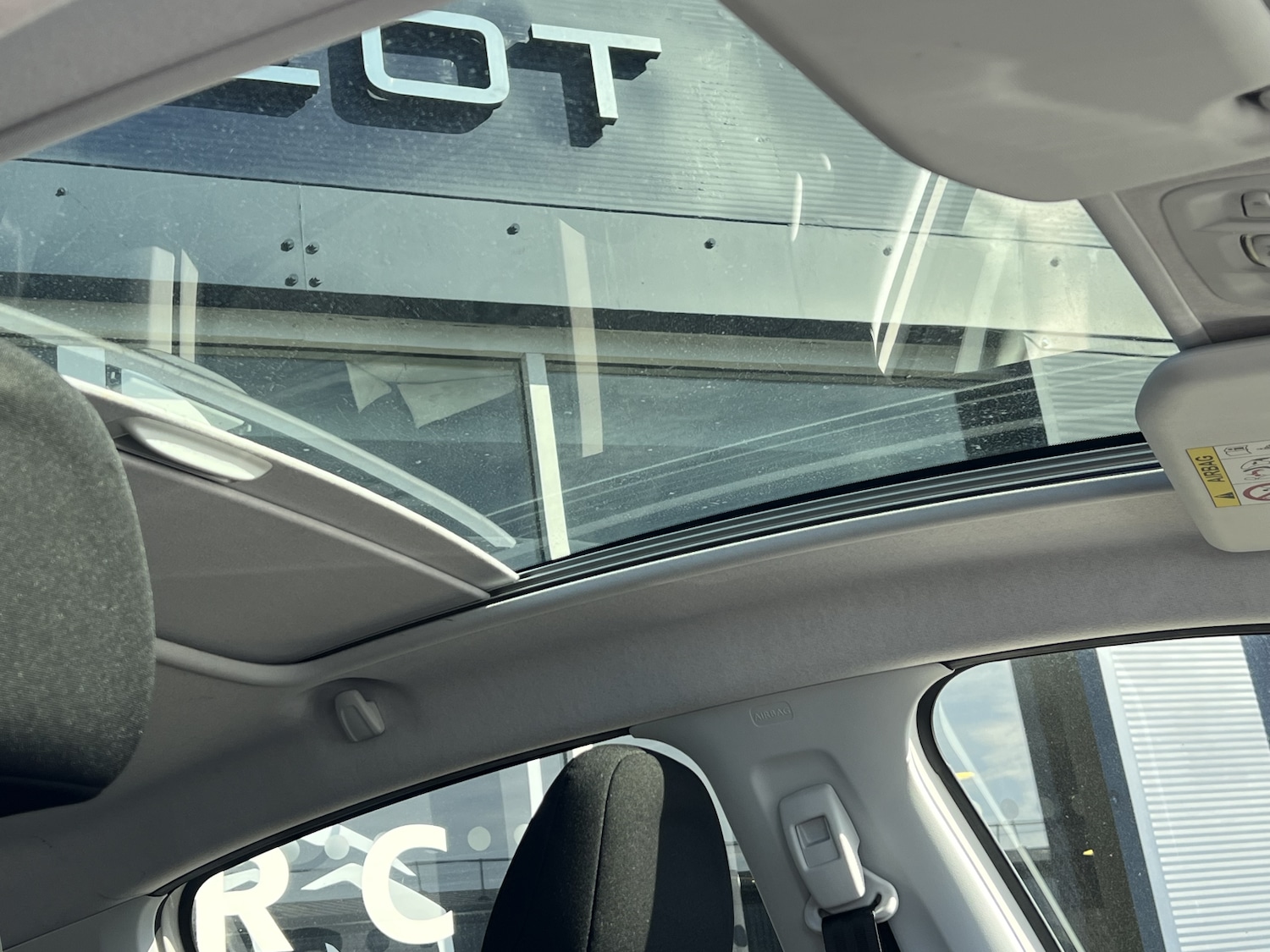 Used Peugeot 208 2014 for sale - 77975507: Photo 2