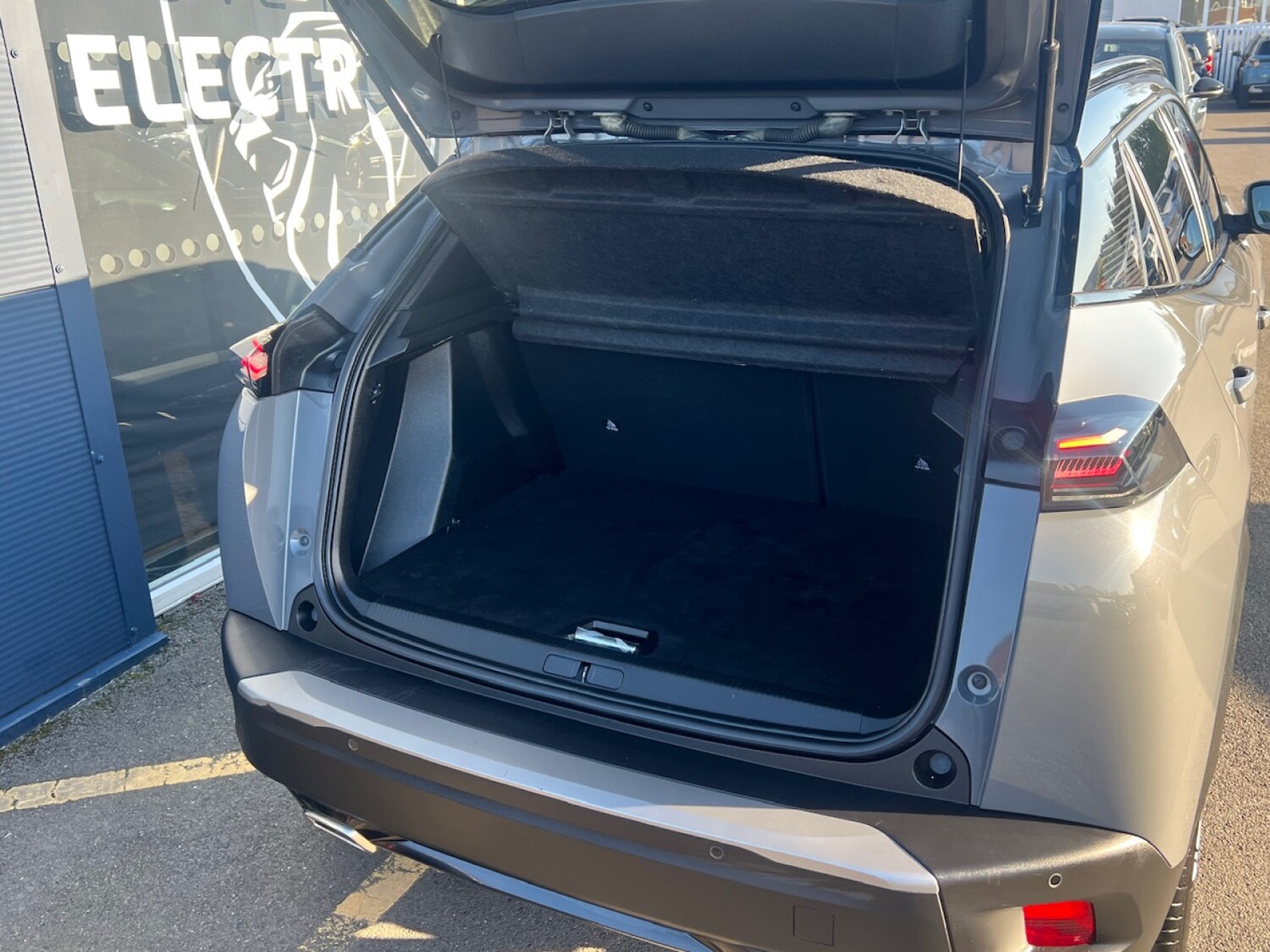 Used Peugeot 2008 2023 for sale - 77942057: Photo 12