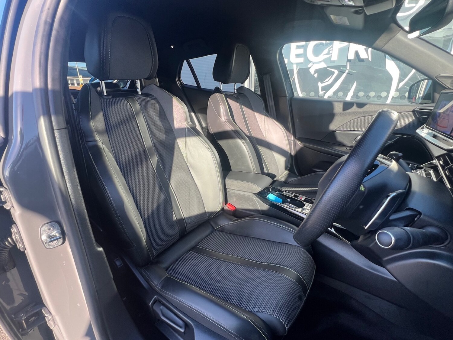 Used Peugeot 2008 2023 for sale - 77942057: Photo 15