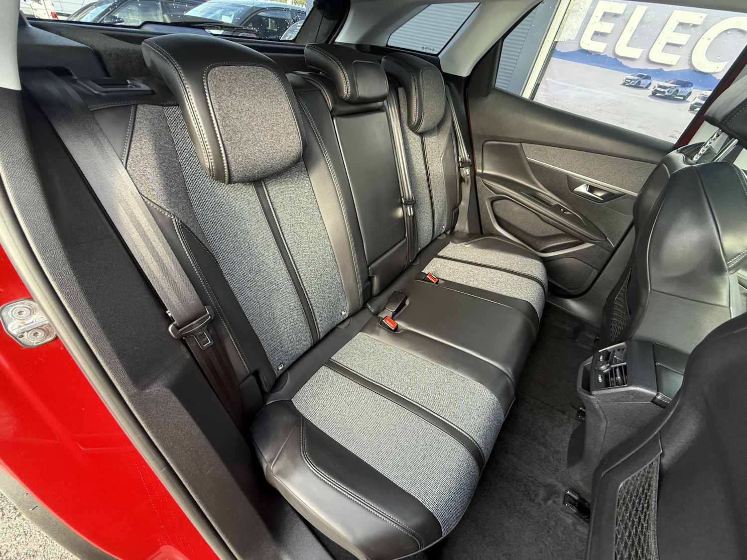 Used Peugeot 3008 2018 for sale - 76834740: Photo 6