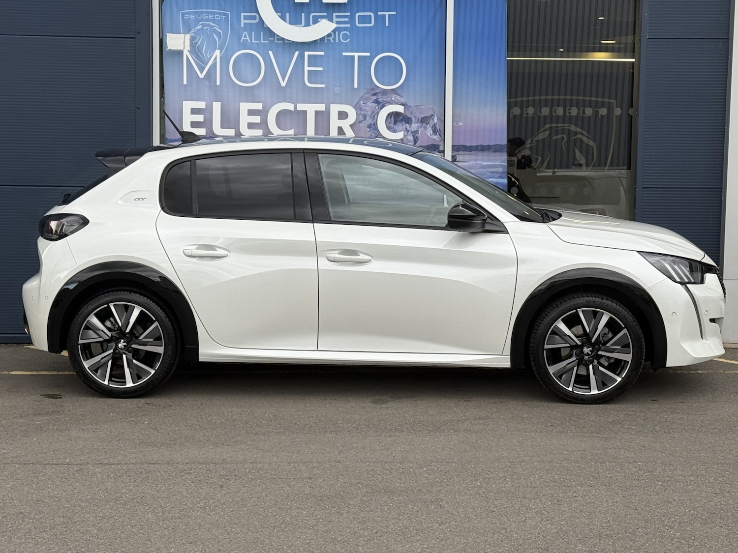 Used Peugeot 208 2022 for sale - 75910579: Photo 2