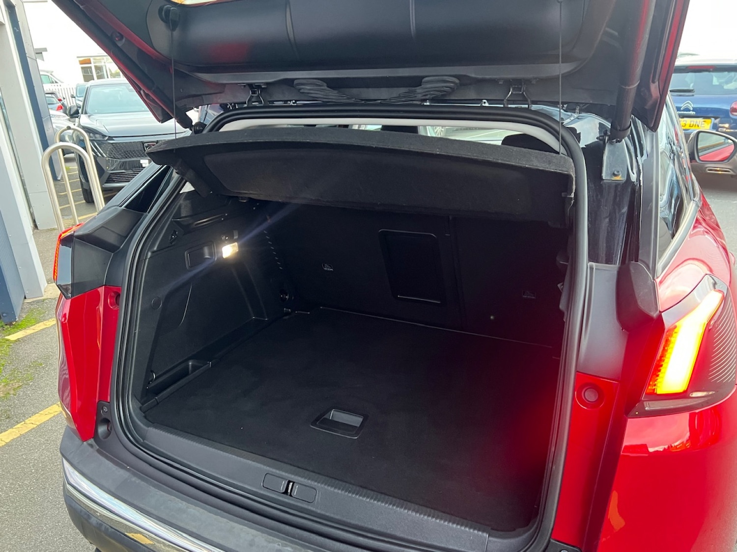 Used Peugeot 3008 2017 for sale - 76647897: Photo 7