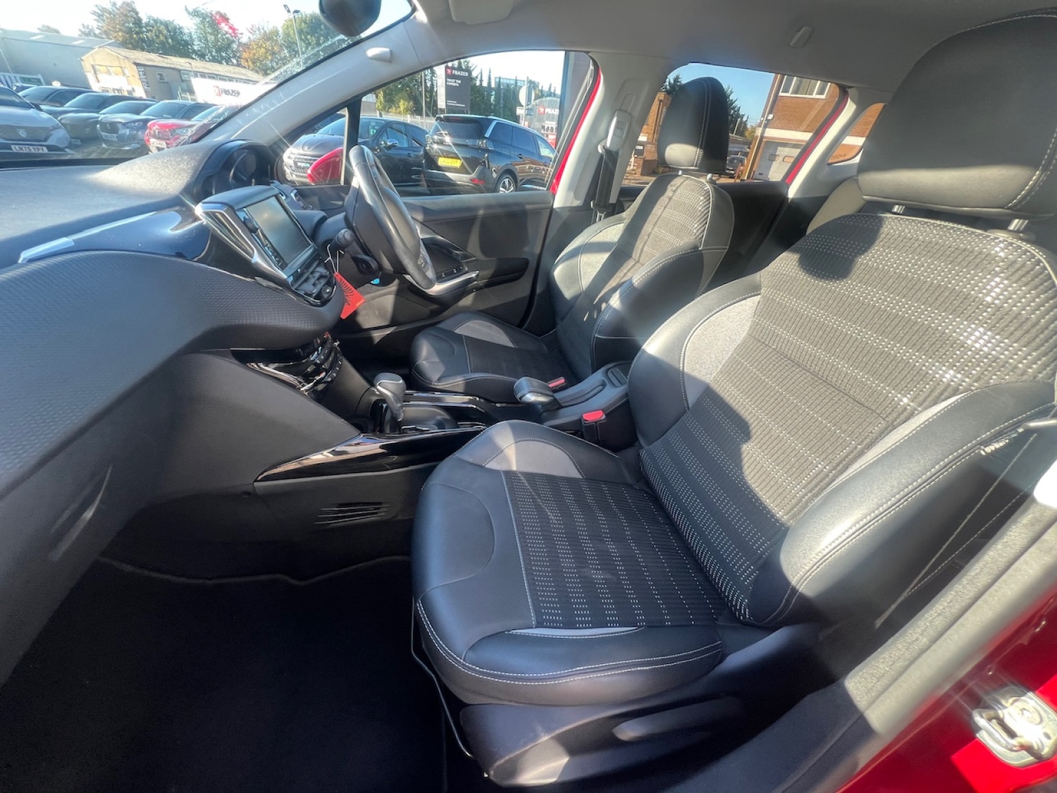 Used Peugeot 2008 2017 for sale - 76172347: Photo 8