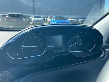 Used Peugeot 208 2015 for sale - 77942059: Photo