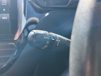 Used Peugeot 208 2015 for sale - 77942059: Photo