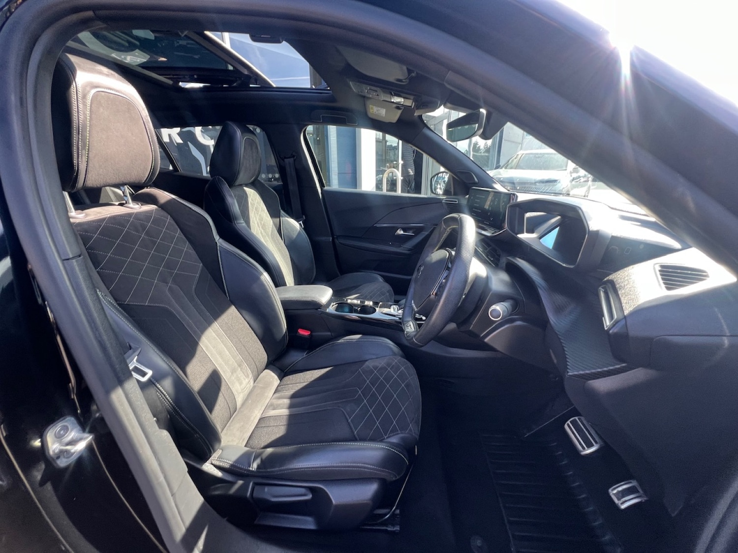 Used Peugeot 2008 2022 for sale - 77975529: Photo 15