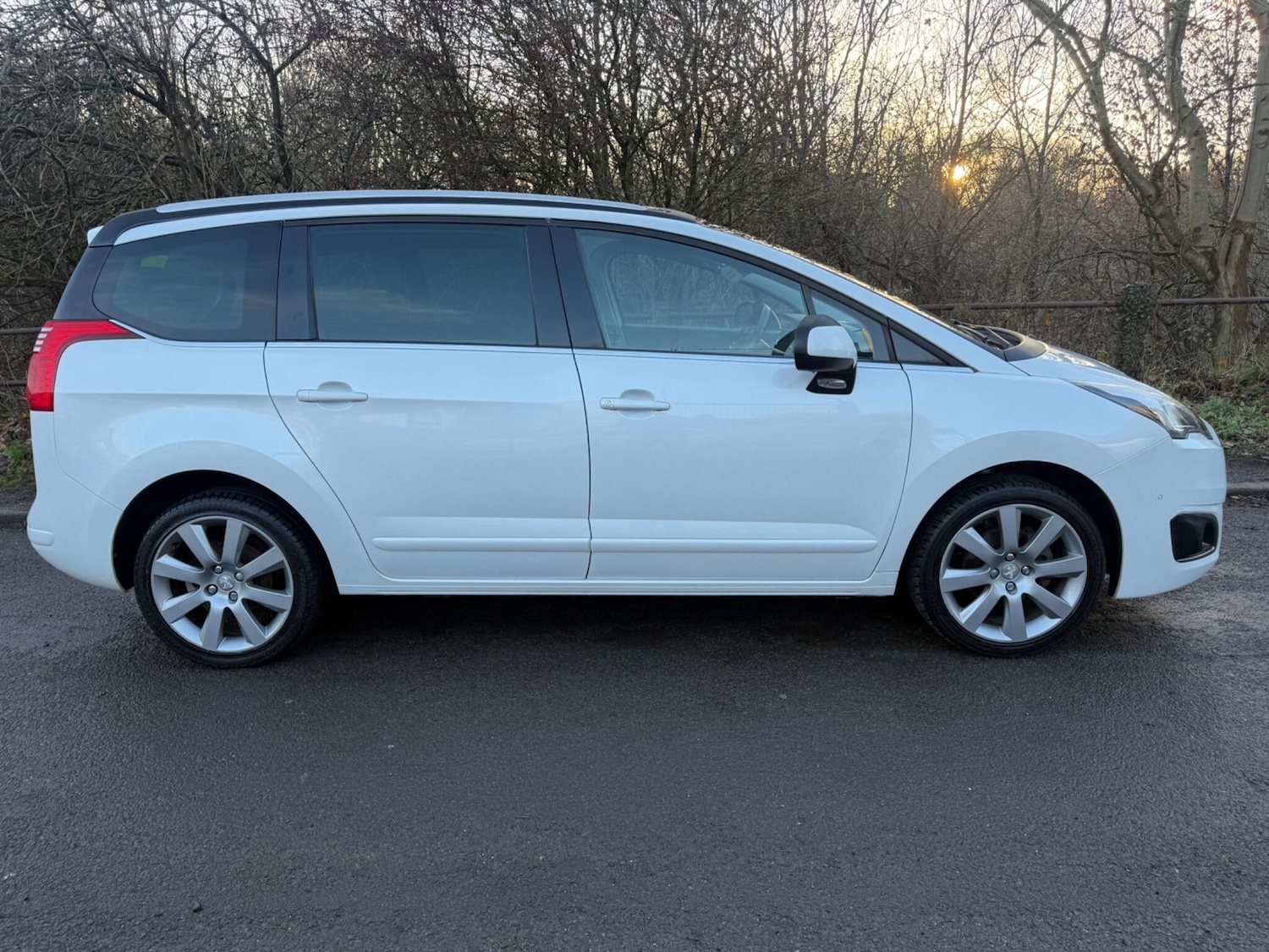 Used Peugeot 5008 2014 for sale - 77156631: Photo 2