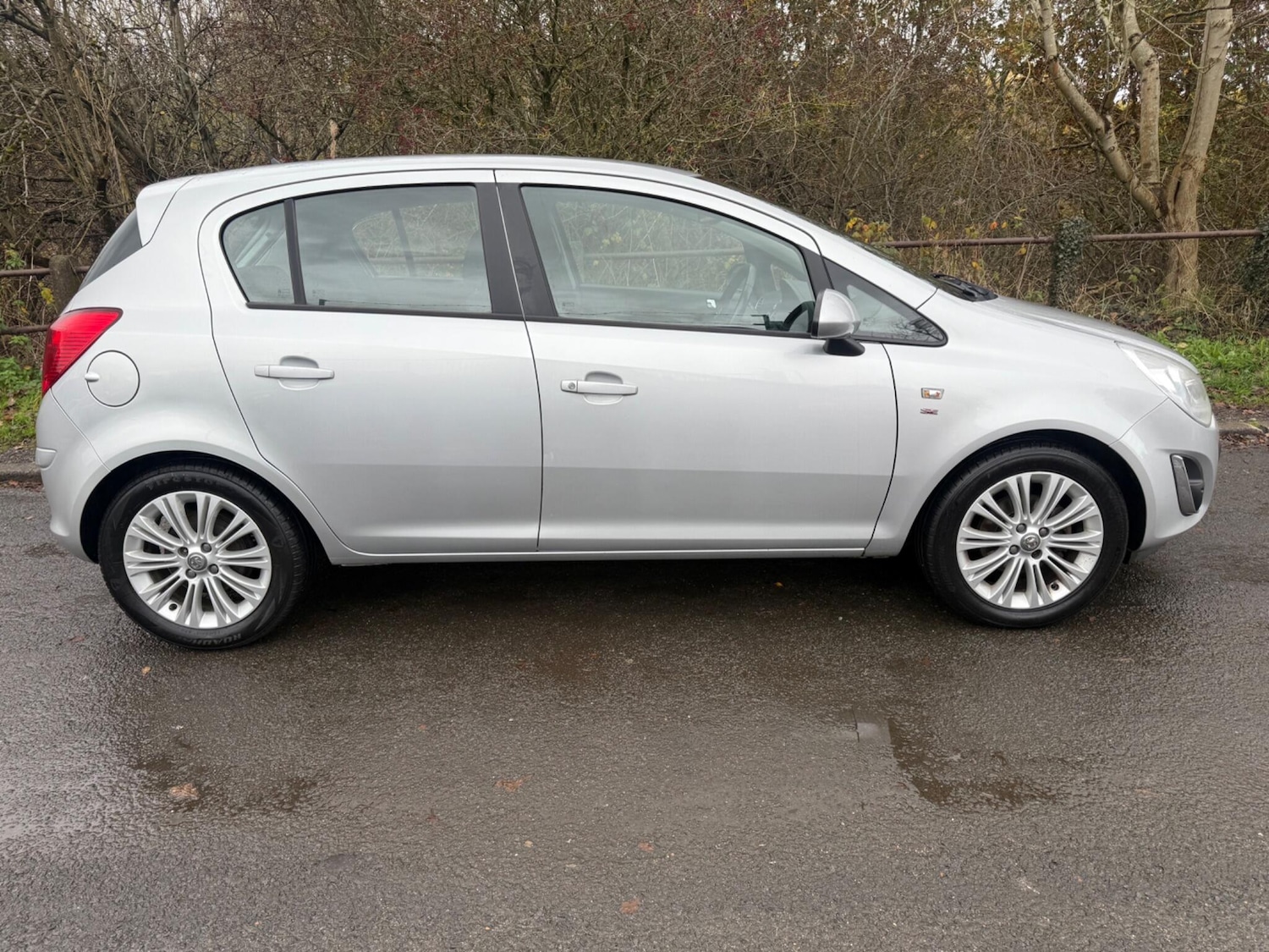 Used Vauxhall Corsa 2013 for sale - 77156677: Photo 2