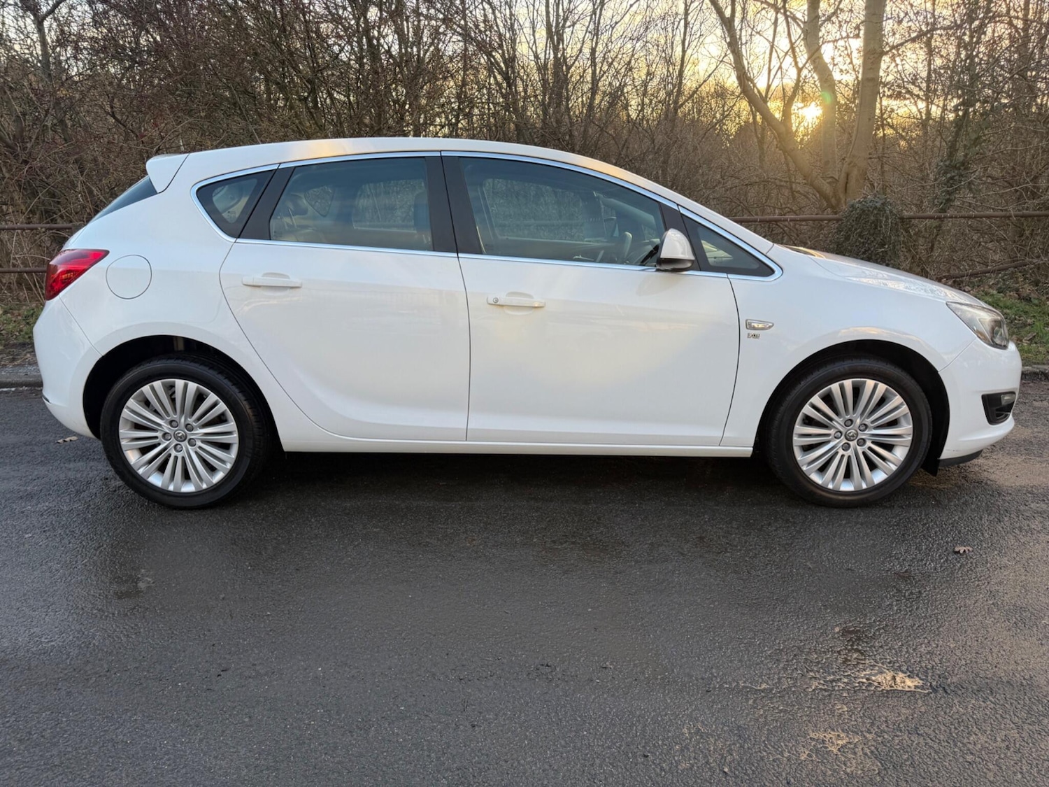 Used Vauxhall Astra 2014 for sale - 77155992: Photo 2