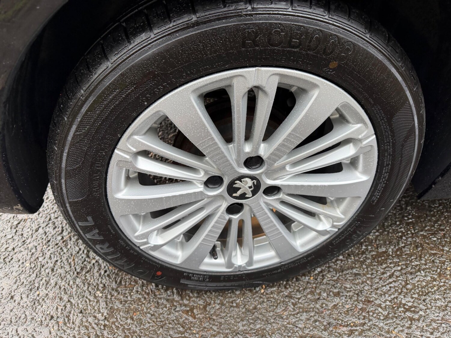 Used Peugeot 208 2019 for sale - 77479123: Photo 14