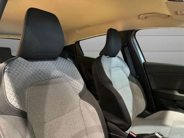 Used Renault Clio 2024 for sale - 74516226: Photo 11