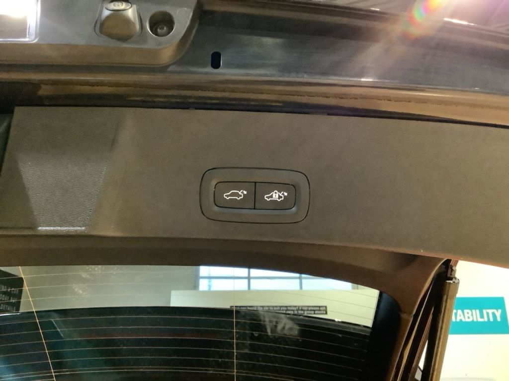 Used Volvo XC40 2023 for sale - 76303219: Photo 9