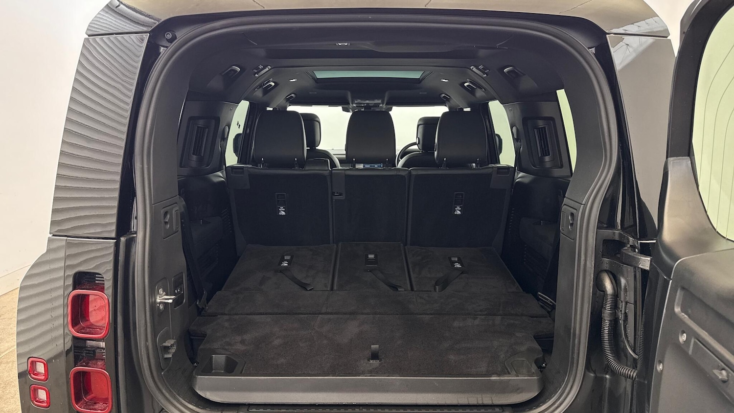 Used Land Rover Defender 2024 for sale - 76151688: Photo 10