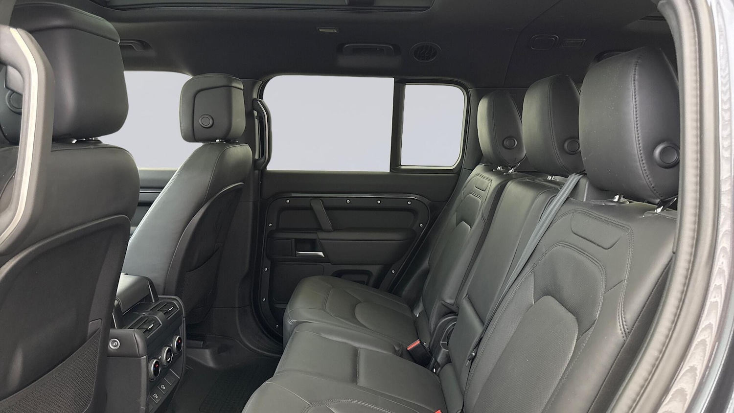 Used Land Rover Defender 2024 for sale - 76151688: Photo 4