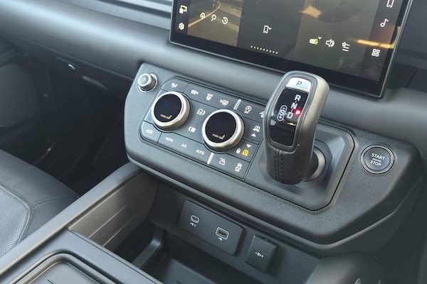 Used Land Rover Defender 2023 for sale - 76201391: Photo 13