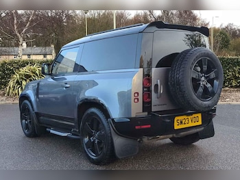 Used Land Rover Defender 2023 for sale - 76201391: Photo 2