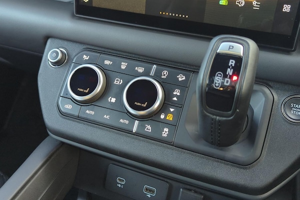 Used Land Rover Defender 2023 for sale - 76201391: Photo 30