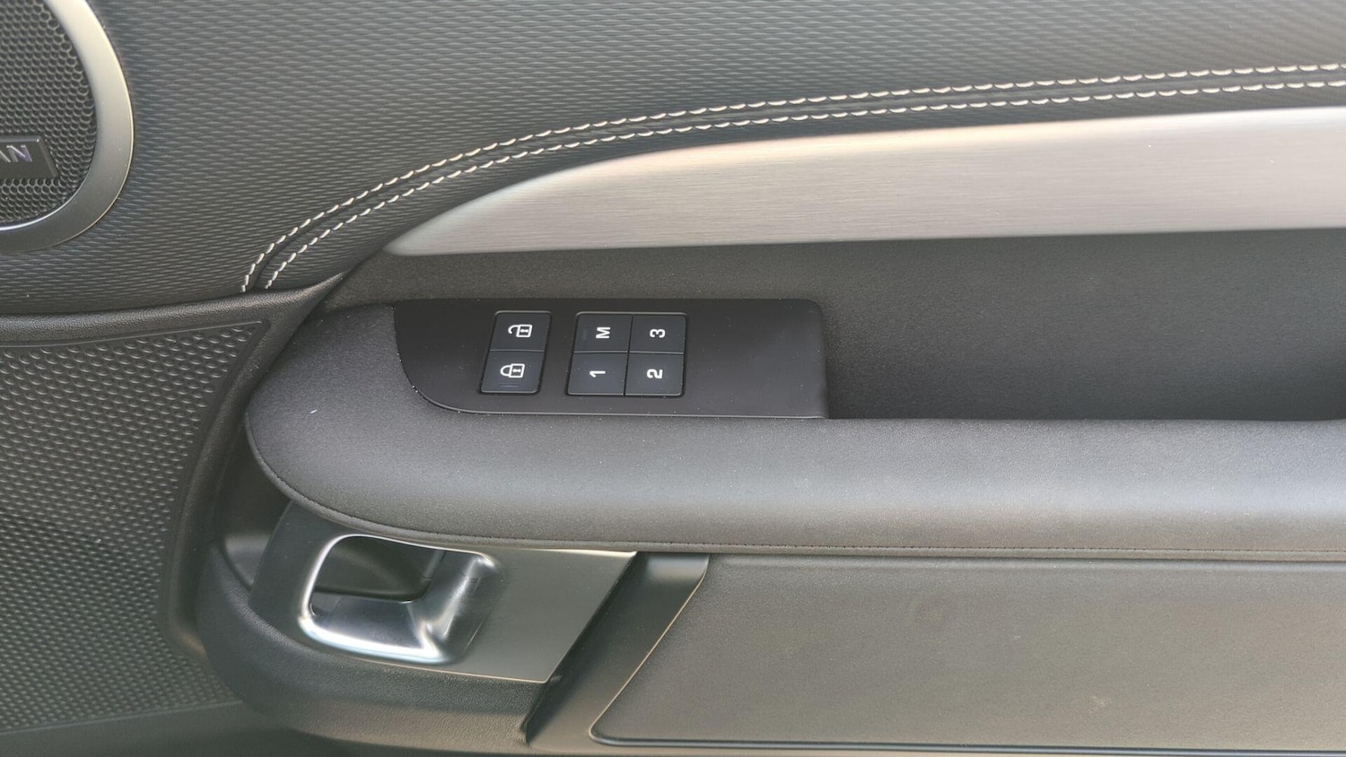 Used Land Rover Discovery 2024 for sale - 76059720: Photo 25