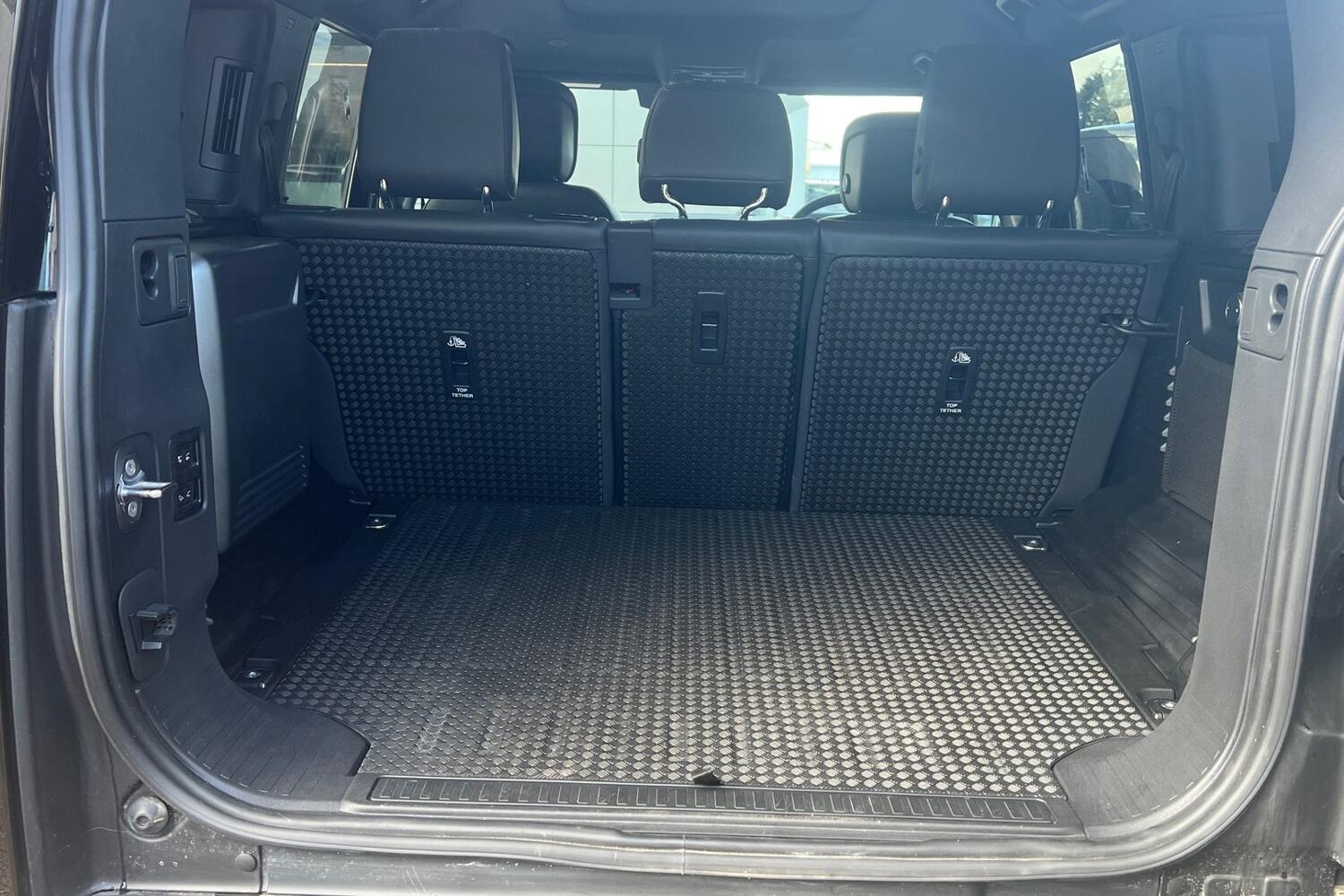 Used Land Rover Defender 2024 for sale - 76138444: Photo 10