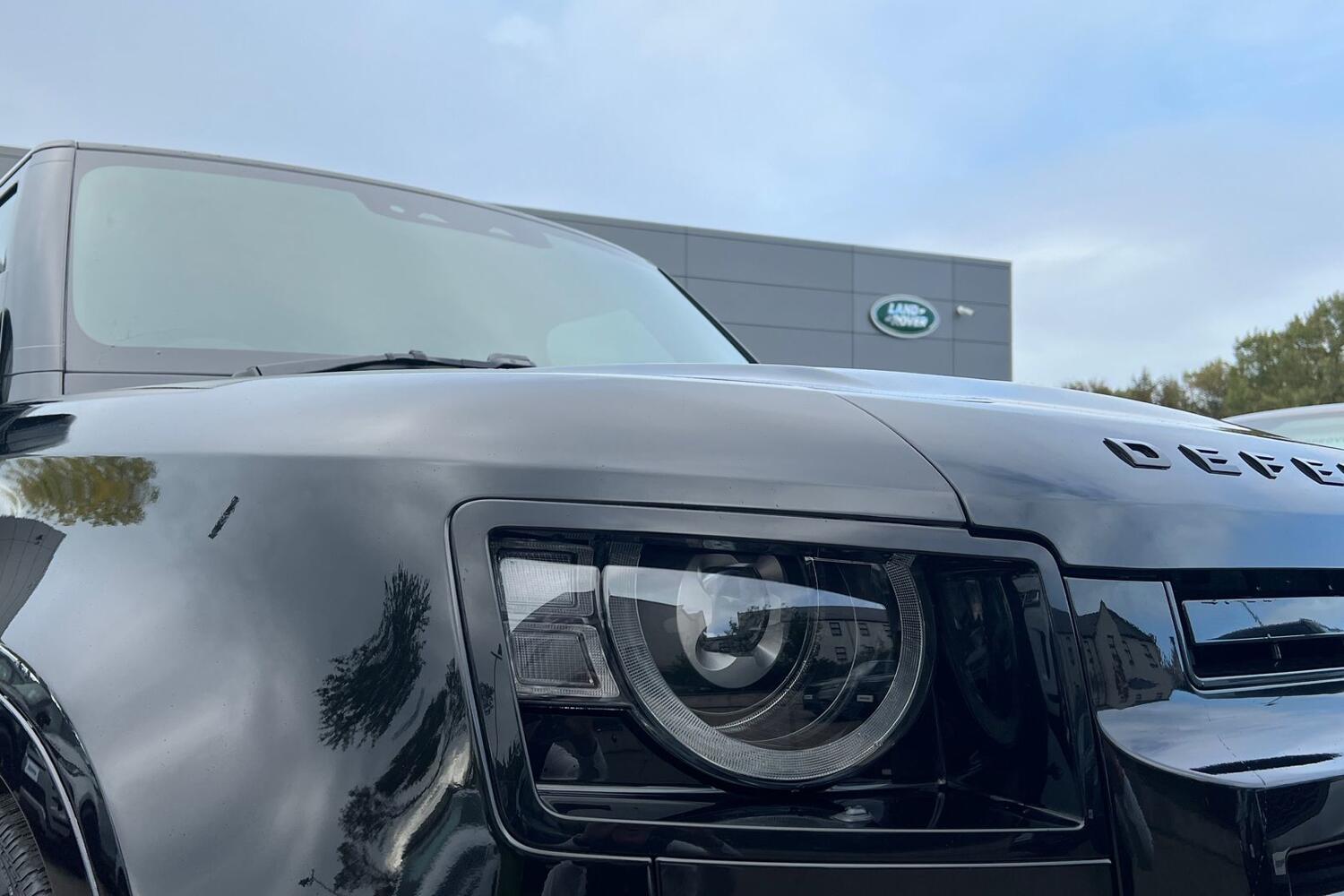 Used Land Rover Defender 2024 for sale - 76138444: Photo 17