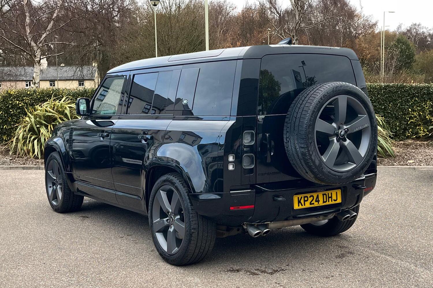 Used Land Rover Defender 2024 for sale - 76138444: Photo 2