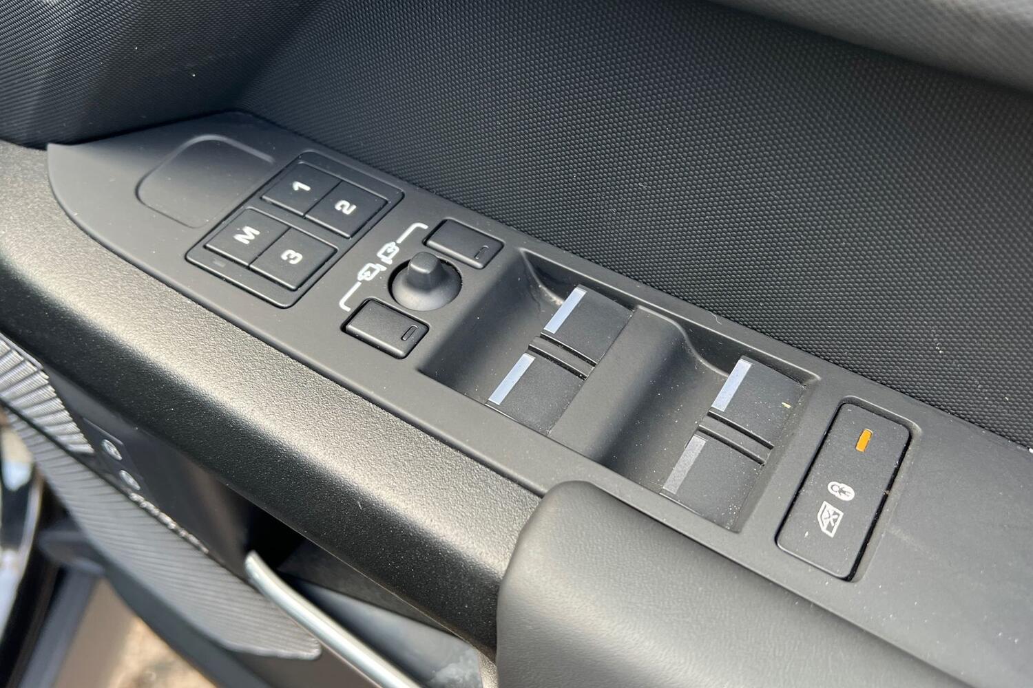Used Land Rover Defender 2024 for sale - 76138444: Photo 25