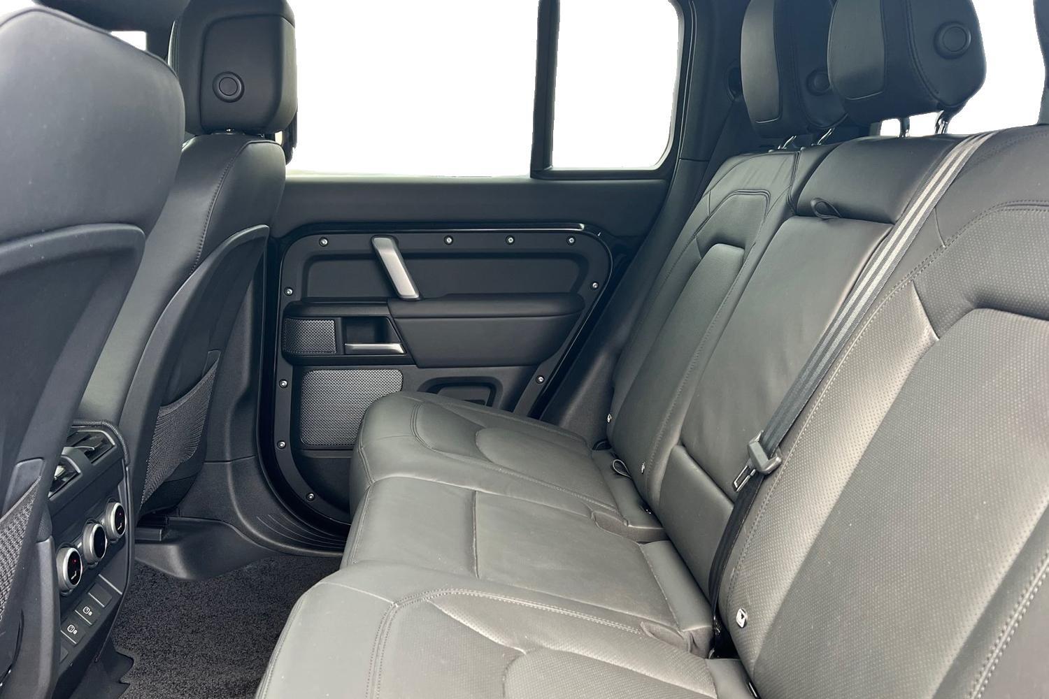 Used Land Rover Defender 2024 for sale - 76138444: Photo 4
