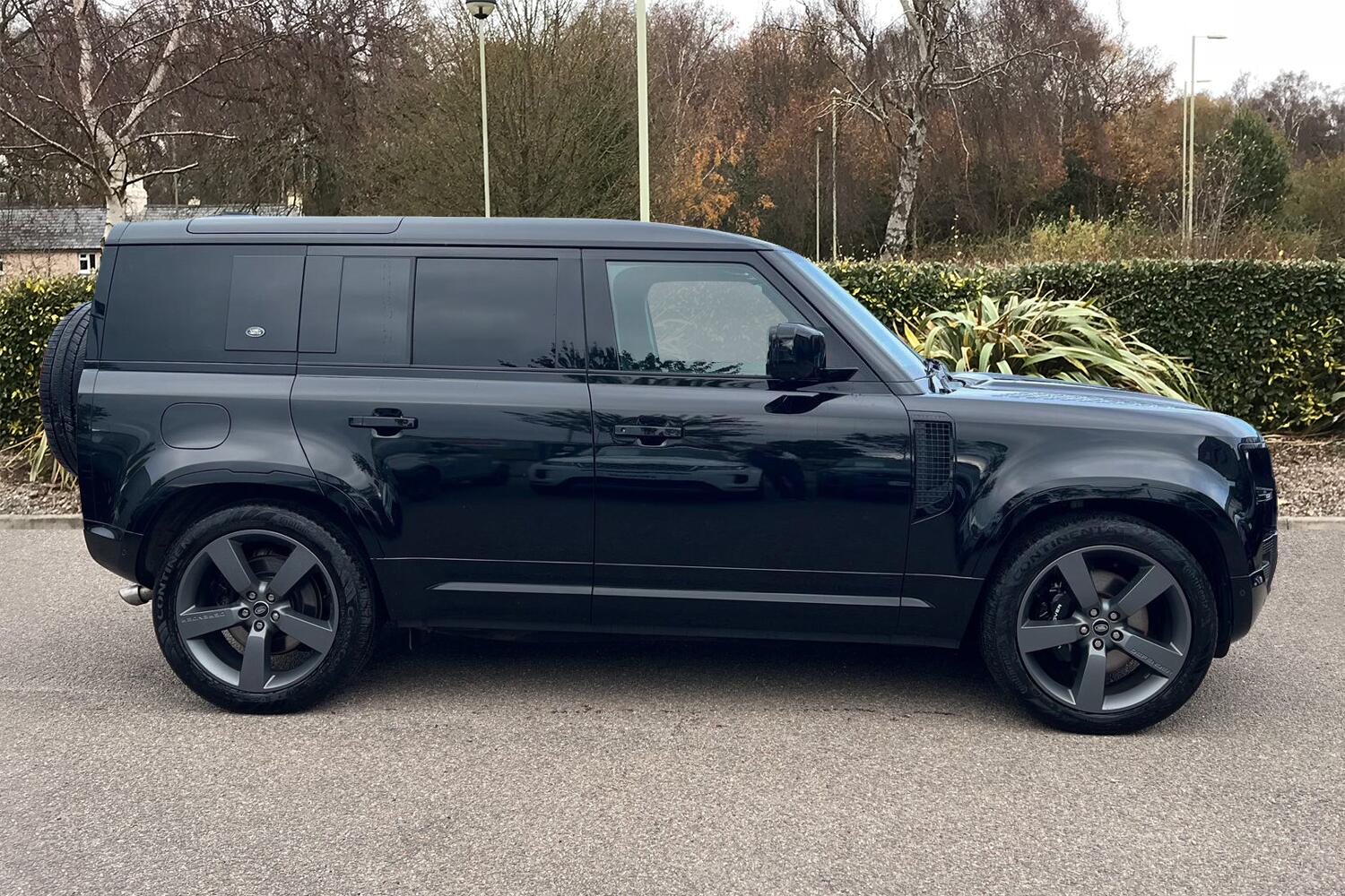 Used Land Rover Defender 2024 for sale - 76138444: Photo 5