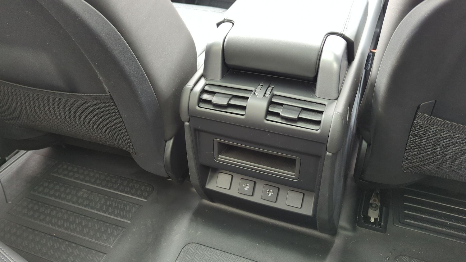Used Land Rover Defender 2024 for sale - 76201175: Photo 18