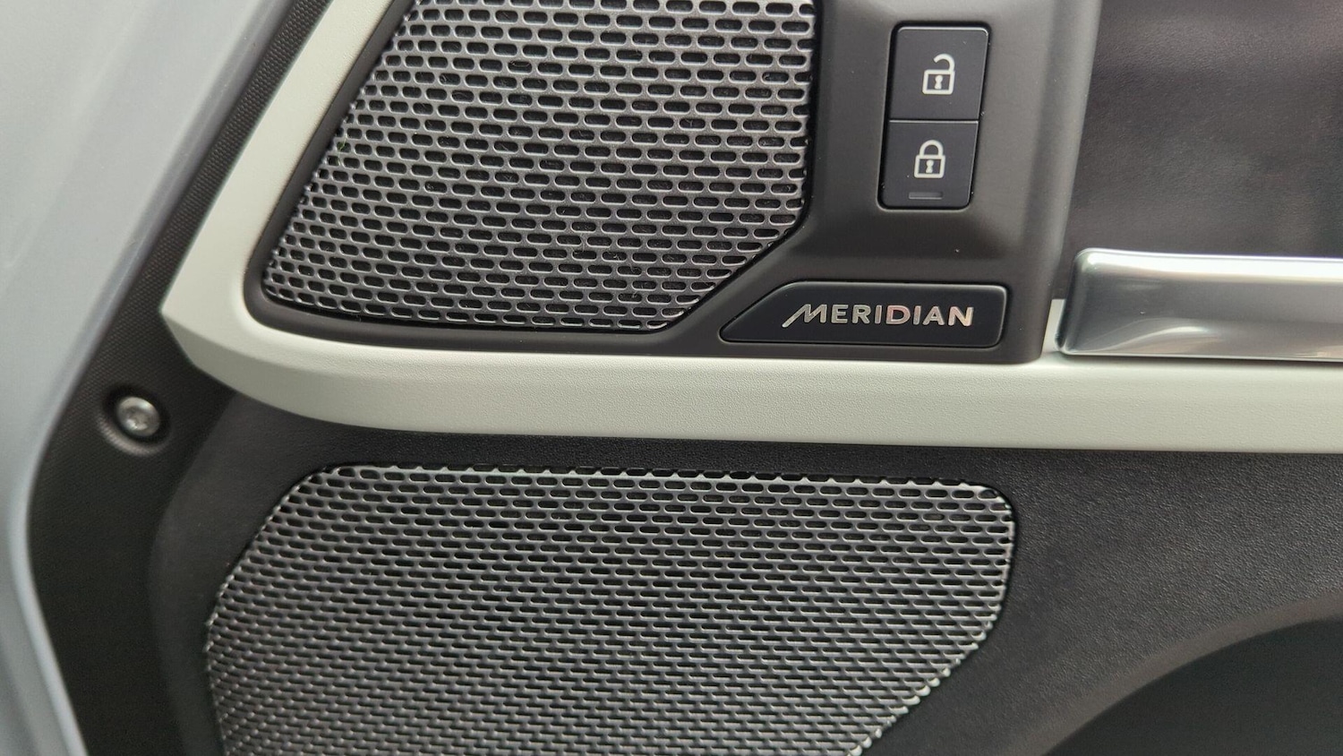 Used Land Rover Defender 2024 for sale - 76201175: Photo 24