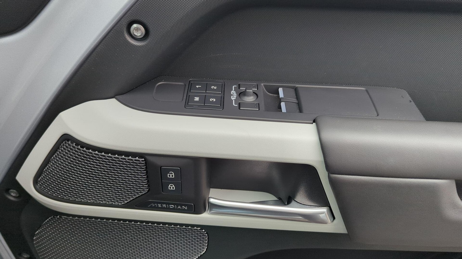 Used Land Rover Defender 2024 for sale - 76201175: Photo 25