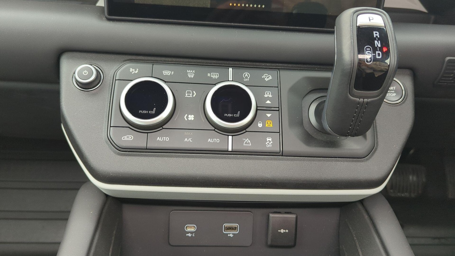 Used Land Rover Defender 2024 for sale - 76201175: Photo 32
