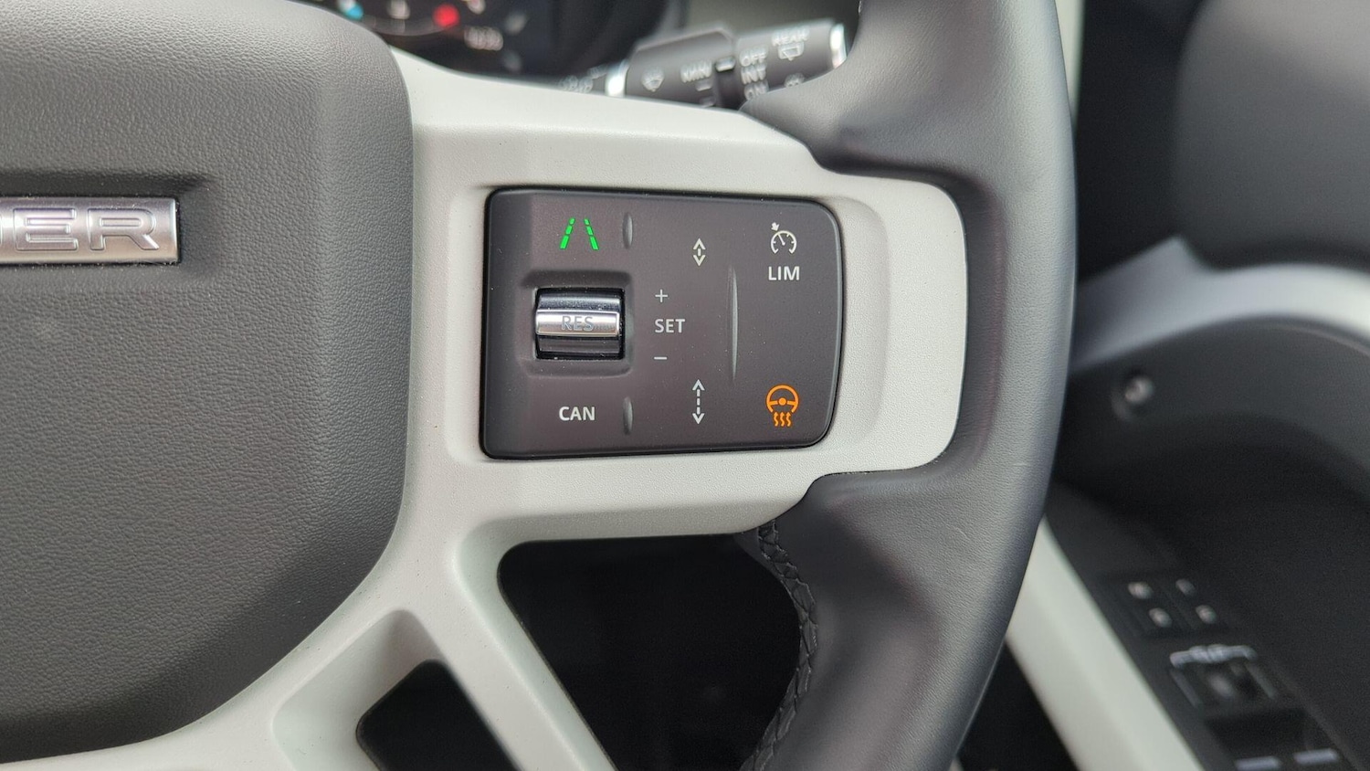 Used Land Rover Defender 2024 for sale - 76201175: Photo 33