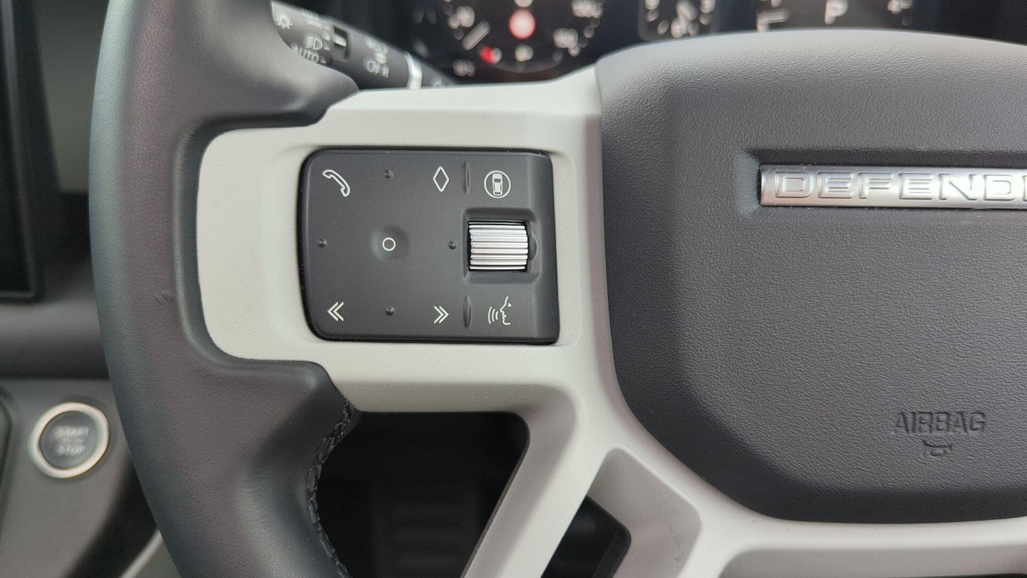Used Land Rover Defender 2024 for sale - 76201175: Photo 34