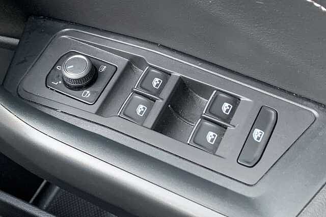 Used Volkswagen T-Roc 2023 for sale - 77080686: Photo 31