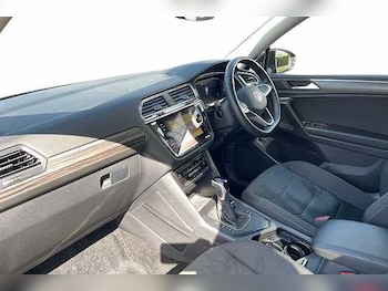 Used Volkswagen Tiguan Allspace 2023 for sale - 75956051: Photo 2
