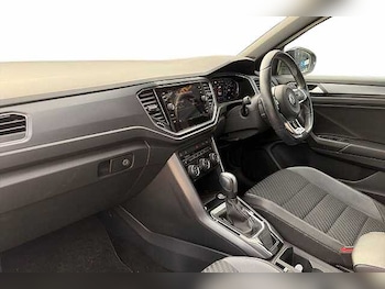 Used Volkswagen T-Roc 2021 for sale - 78210337: Photo