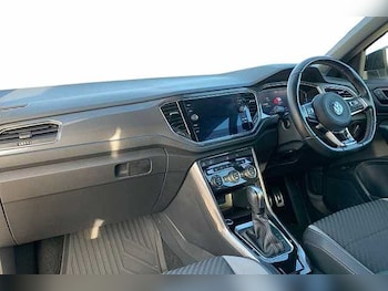 Used Volkswagen T-Roc 2021 for sale - 76470782: Photo