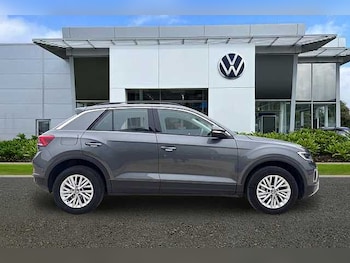 Used Volkswagen T-Roc 2023 for sale - 78106525: Photo